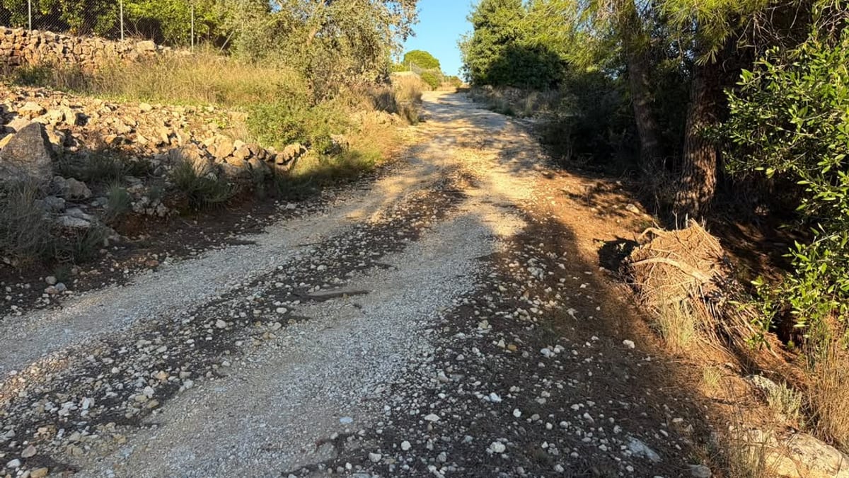 Camino rural en Quatretonda, municipio de la Vall d'Albaida beneficiario de la ayuda de la Diputació de València