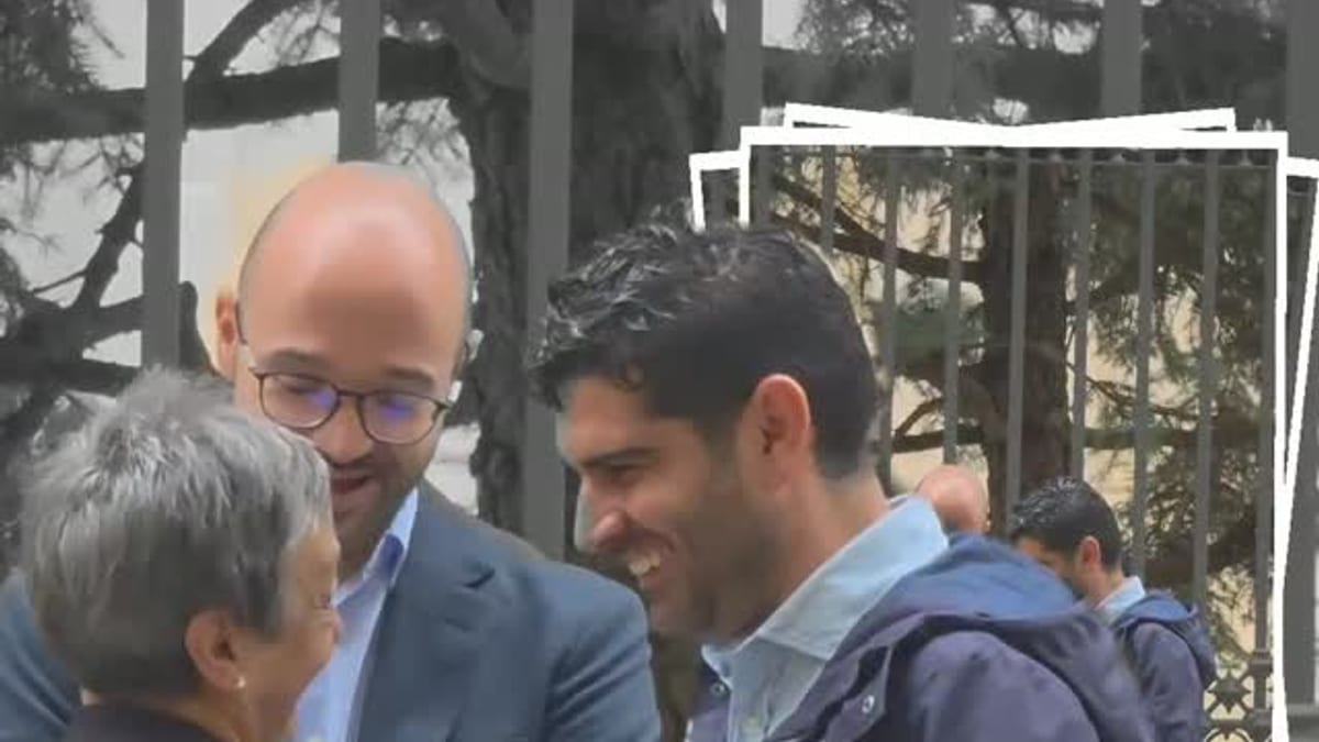 El vicepresidente de la Diputación de Albacete, Fran Valera, y el diputado José González acompañan a representantes de AMAC en la mesa solidaria del Día Mundial contra el Cáncer de Mama