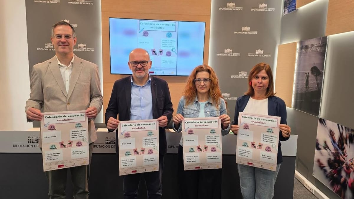 Cartel de la campaña de vacunación de la Diputación de Albacete con calendario de vacunación en adultos