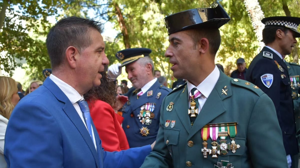 Presidente Santi Cabañero y diputado José González Martínez en actos de la Guardia Civil por la festividad de la Virgen del Pilar