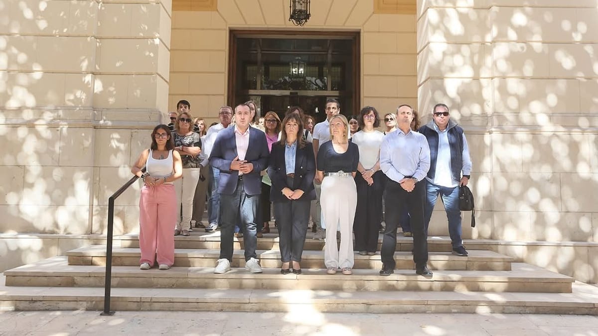 Acto de silencio en los centros y dependencias de la Diputación de Alicante en memoria de las víctimas de la DANA