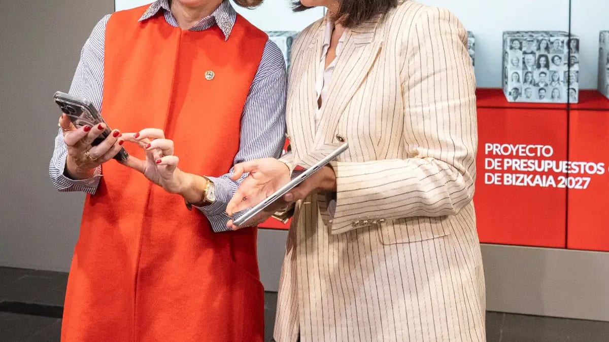 Elixabete Etxanobe, diputada general de Bizkaia, presentando los presupuestos de 2027