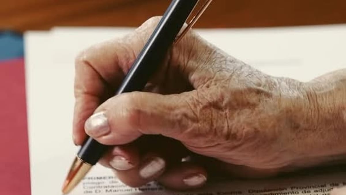 Firma del contrato de adquisición del legado fotográfico de Manuel Herrera Piña por parte de la Diputación de Ciudad Real