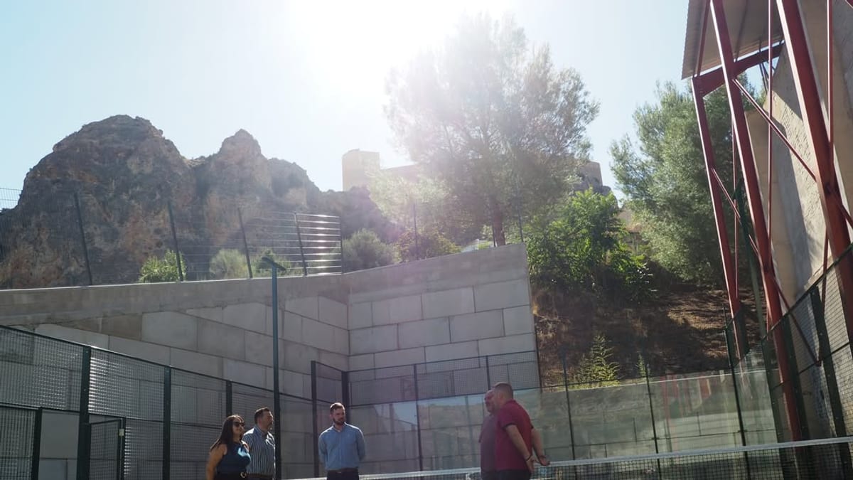 Diputado de Deportes Abel Fresneda visitando instalaciones deportivas financiadas por la Diputación de Cuenca en la Manchuela