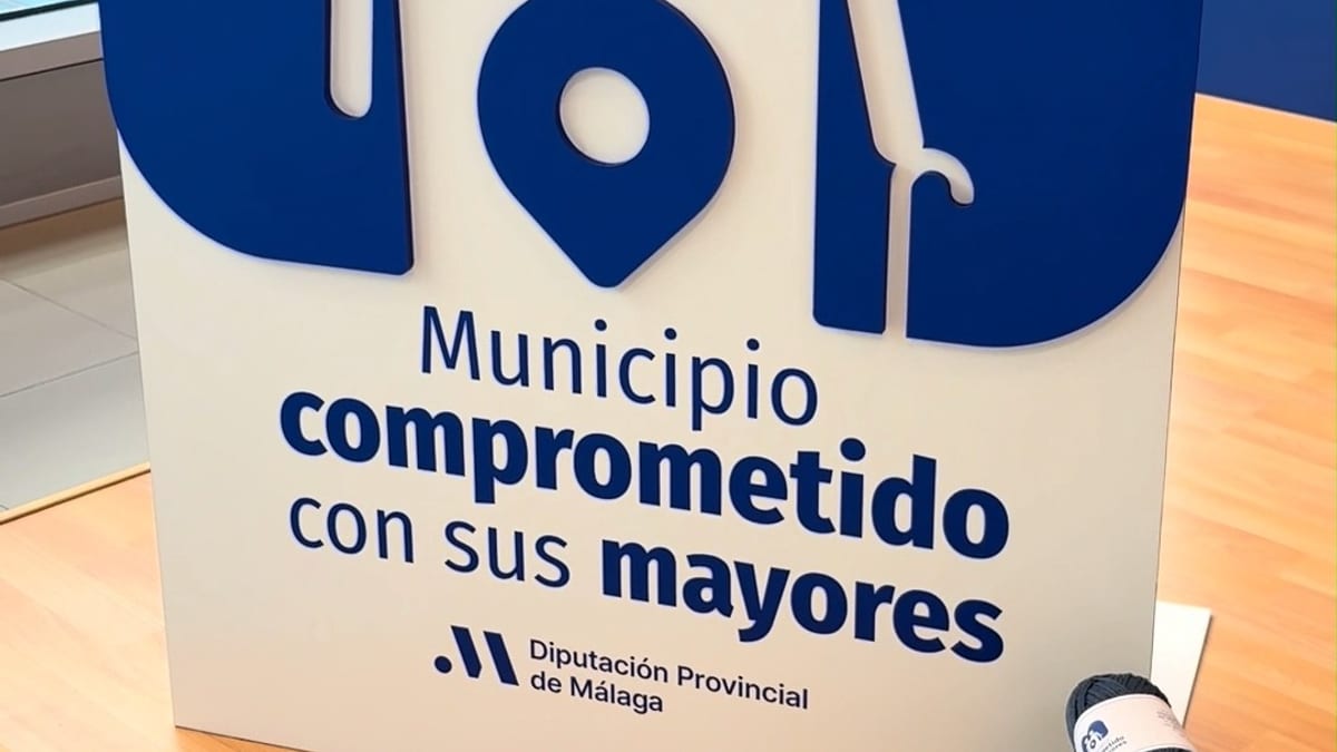 Cartel de la Red de Municipios Comprometidos con sus Mayores de la Diputación Provincial de Málaga