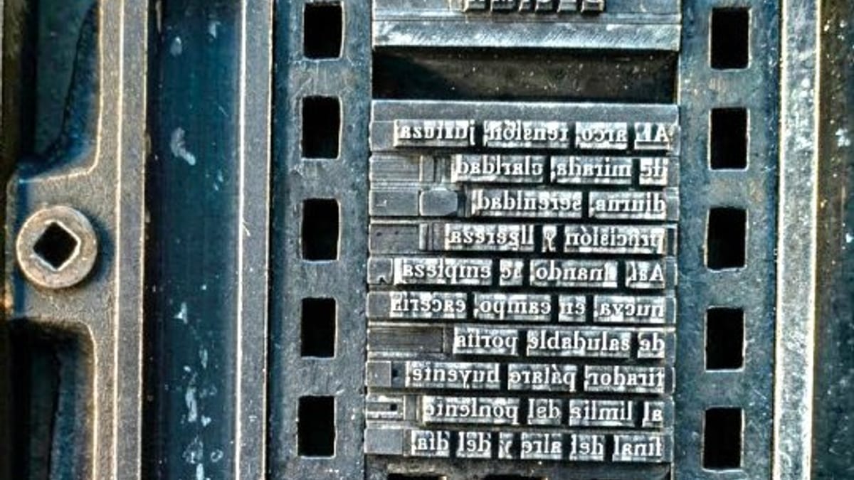 Cartel del homenaje a José María Souvirón en la Imprenta Sur, con detalles de la edición artesanal de su poema Décima