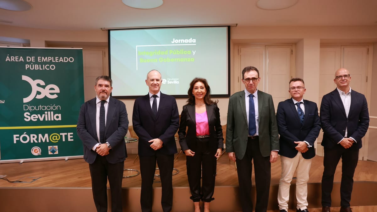 Participantes en la jornada de capacidad pública y buen gobierno organizada por la Diputación de Sevilla