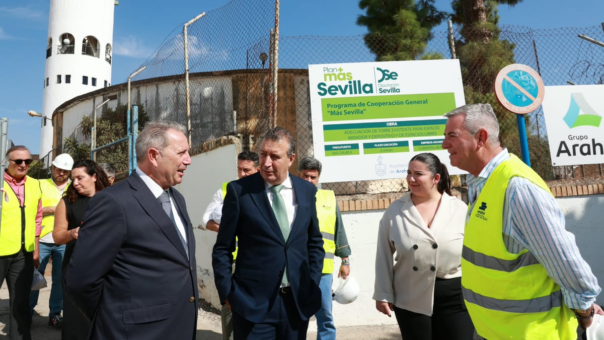 Visita de supervisión a la Torre del Agua de Arahal durante los trabajos de recuperación