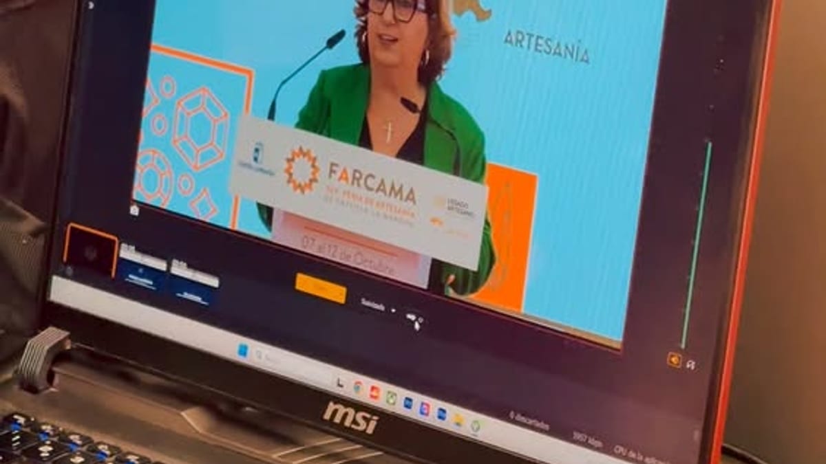 Presidenta Concepción Cedillo de la Diputación de Toledo en FARCAMA destacando la artesanía provincial