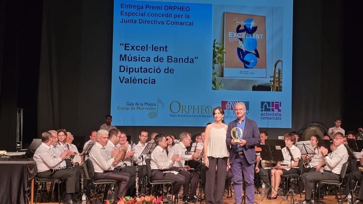 Ricardo Gabaldón, diputado de Bandas de Música, recibe el premio Orpheo Especial 2026 en la gala de la música de Camp de Morvedre en Sagunt