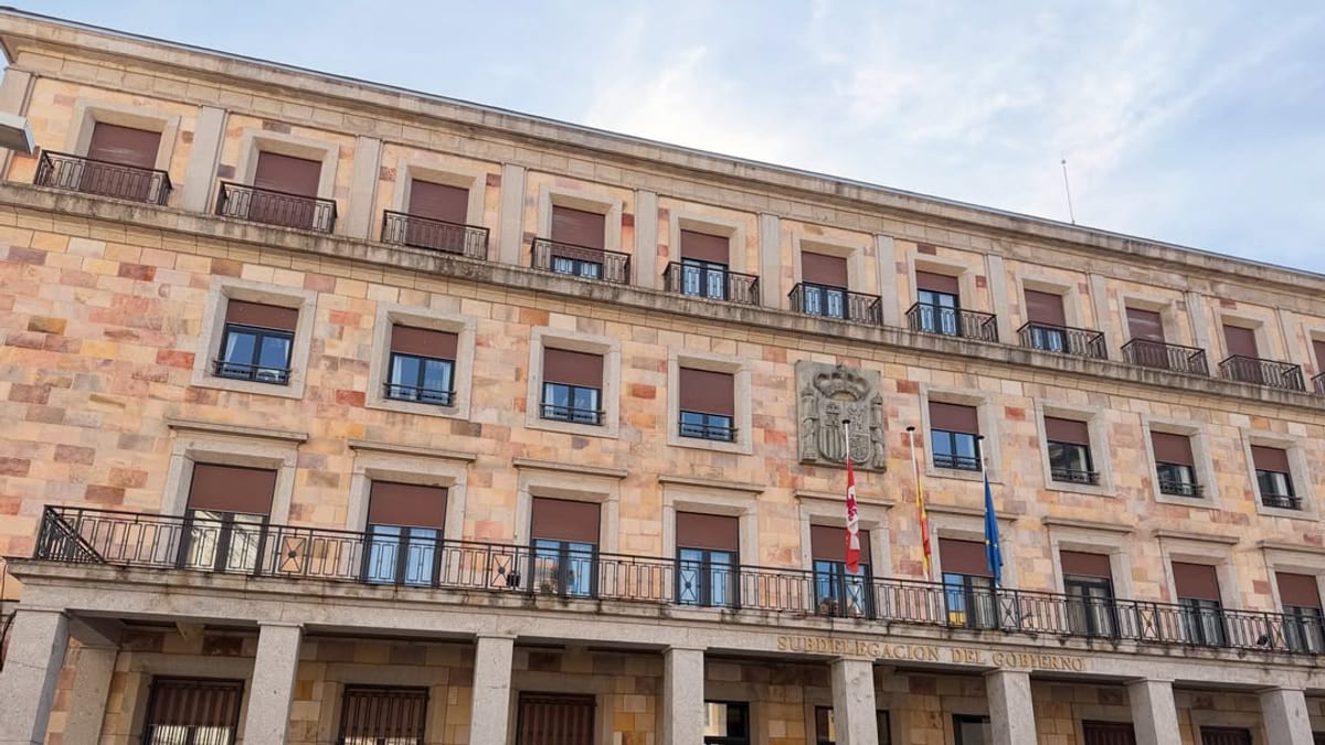Minuto de silencio en la Subdelegación del Gobierno de Zamora en memoria de las víctimas del accidente ferroviario de Urda