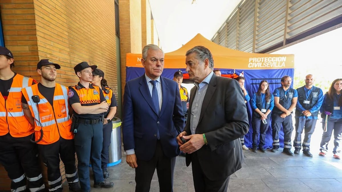 Dispositivo de Protección Civil y Policía Local desplegado en la Estación de Santa Justa de Sevilla