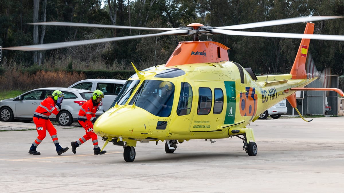 Equipo de emergencias y rescate interviniendo en un accidente aéreo