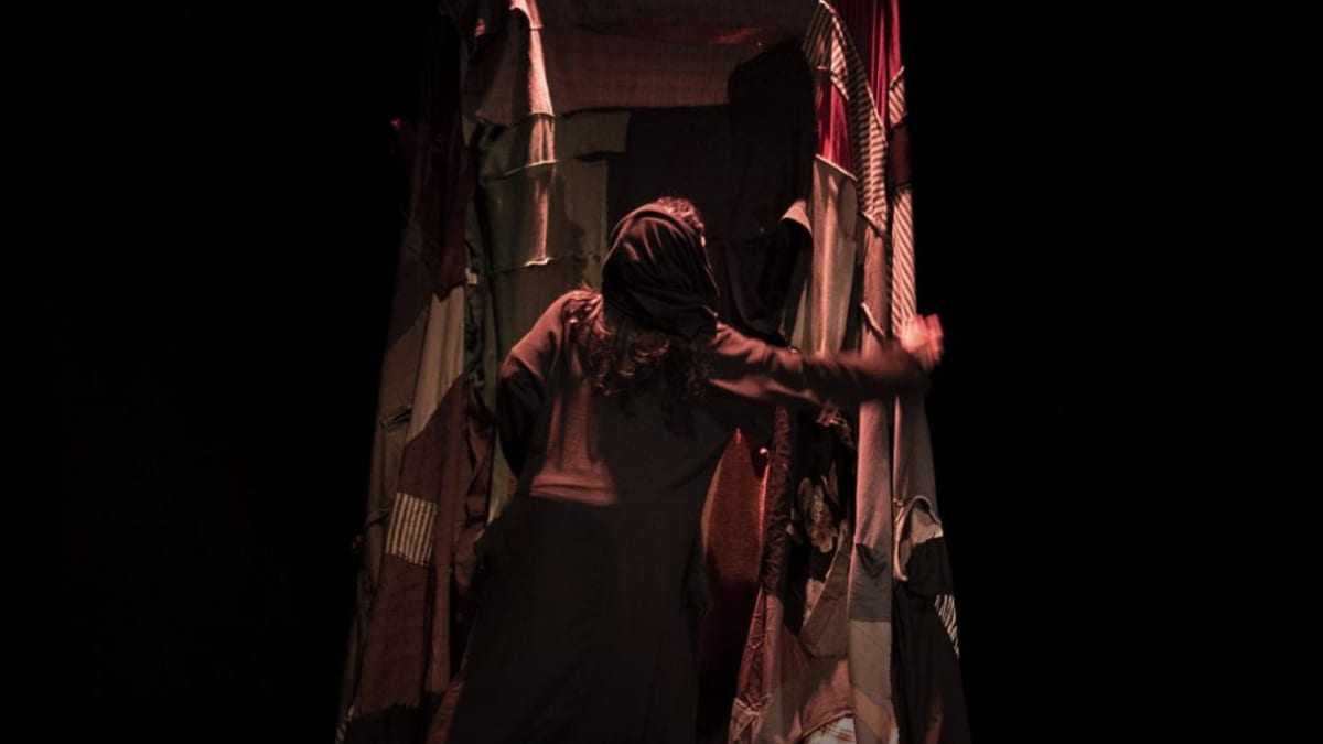 Cartel de la obra 'El cielo no les responde' de la compañía portuguesa ESTE para el Festival Iberoamericano de Teatro de Cádiz