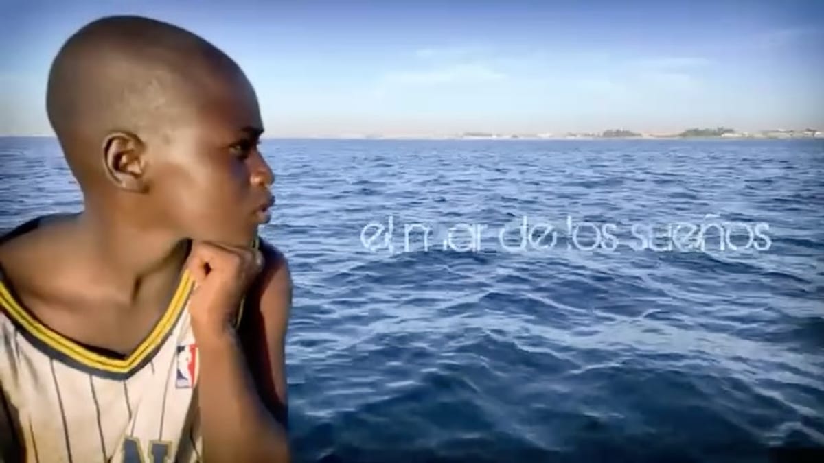 Fotograma del tráiler del documental 'El mar de los sueños' sobre migraciones en el Estrecho