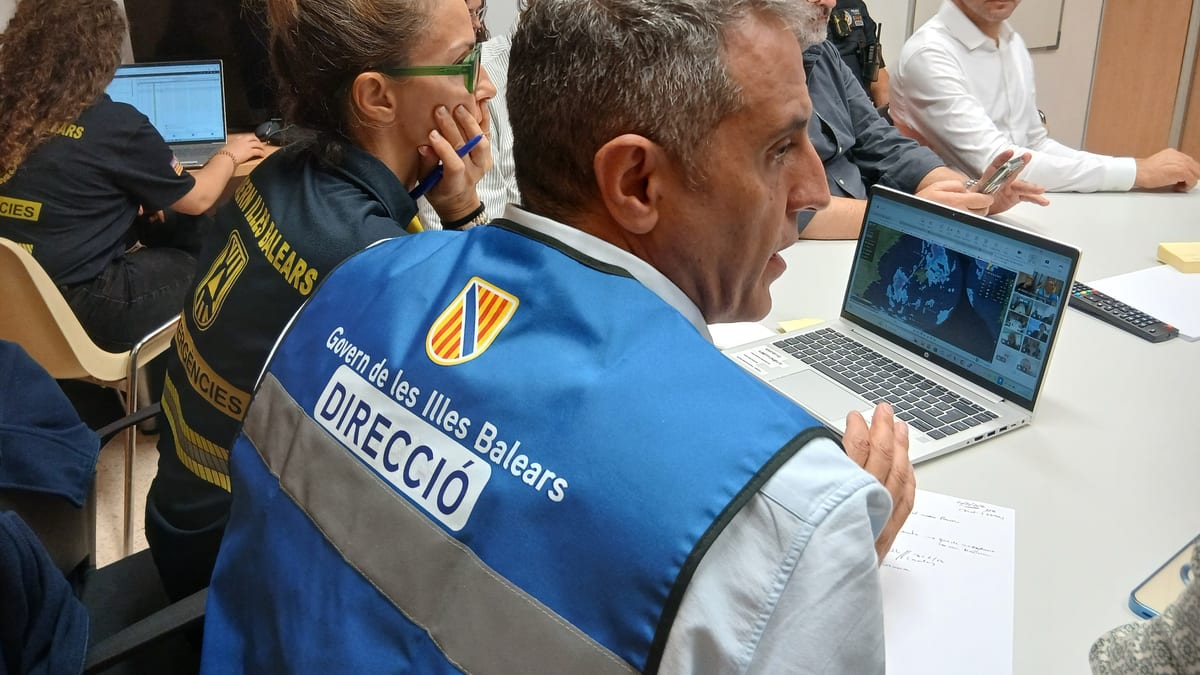 Equipos de Emergències y UME trabajando en labores de recuperación en Eivissa tras la DANA Adam