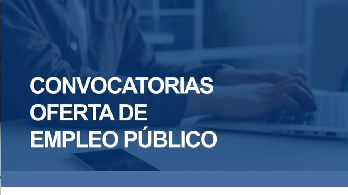 Cartel de convocatorias de empleo público del Ayuntamiento de Oviedo con las plazas de Ingeniero/a de Obras Públicas, Analista TIC y Arquitecto/a
