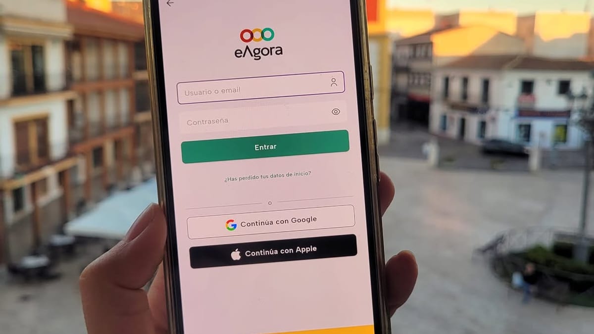 Pantalla de inicio de la aplicación eAgora con opciones de acceso para usuarios