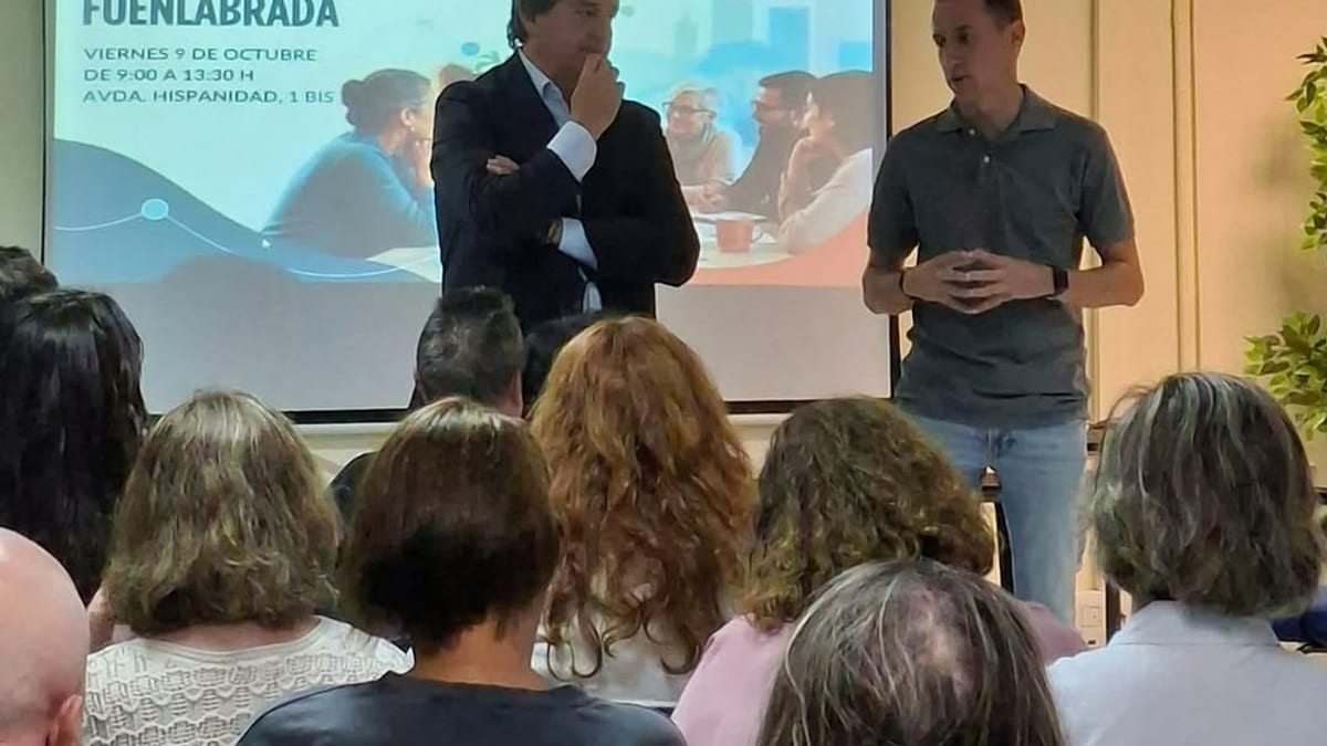 Encuentro de profesionales de Servicios Sociales y asociaciones de Fuenlabrada con el alcalde y el concejal de Bienestar Social
