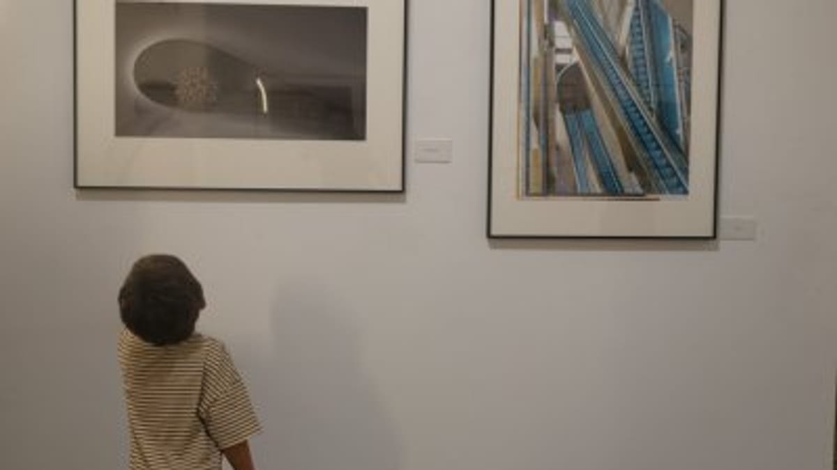 Cartel promocional de la exposición 'Énfasis en la forma' de la Agrupación Fotográfica Extremeña en la Sala Vaquero Poblador