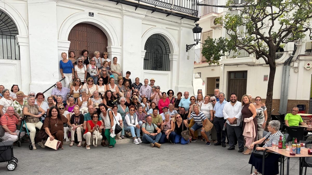 Encuentro de asociaciones vecinales de Cádiz y Ubrique en el programa Enlace Vecinal