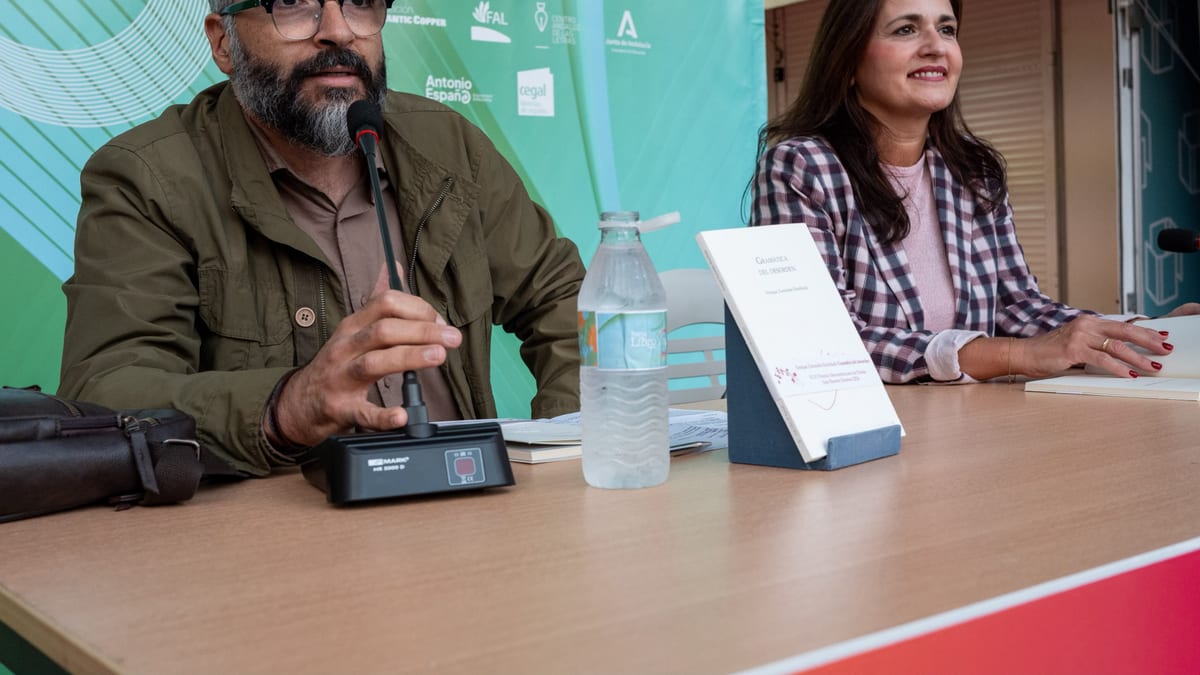 Presentación del poemario 'Gramática del desorden' de Enrique Zumalabe en la Feria del Libro de Huelva