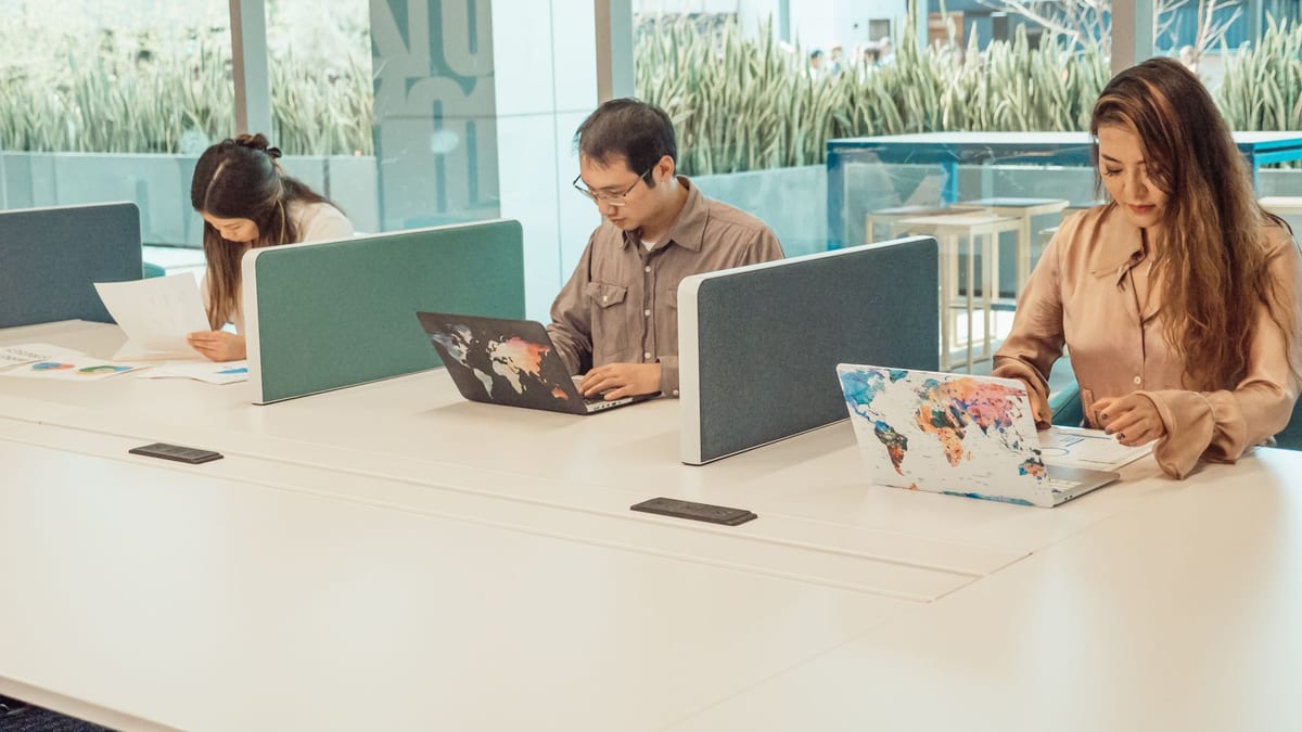 Cartel promocional de FSE+ Coworking EOI en Santander con el Centro de Iniciativas Empresariales