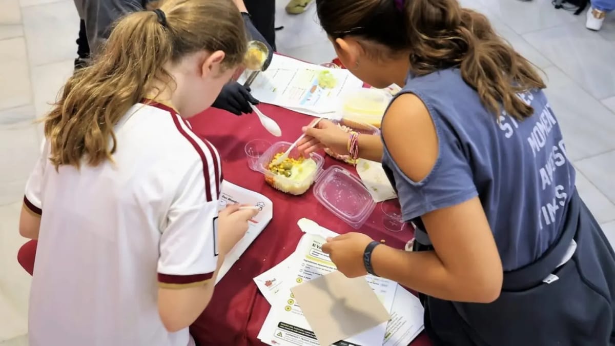 Escolares participan en taller de cocina 'Sabores de ida y vuelta' durante las III Jornadas de la Hispanidad en Villaviciosa de Odón