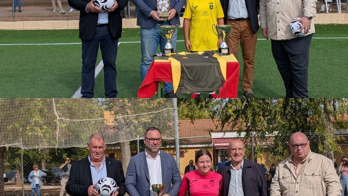 Entrega de material deportivo a la Escuela de Fútbol de Tomelloso con el alcalde Javier Navarro y el presidente de la Federación de Fútbol de Castilla-La Mancha