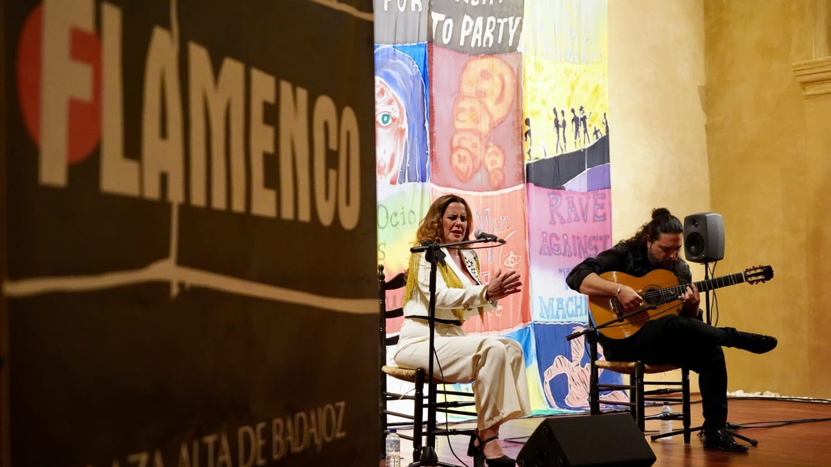 Actuación de flamenco en el Espacio Cultural Santa Catalina de Badajoz durante el concierto de Esther Merino
