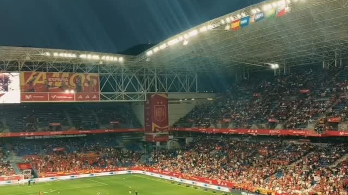 Estadio Carlos Tartière de Oviedo durante el partido de España contra República Checa con afición en las gradas
