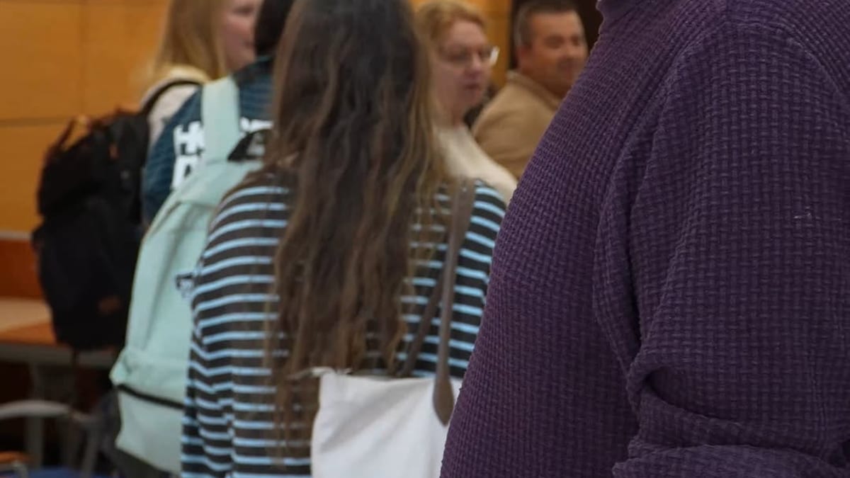 Recepción de estudiantes Erasmus de Suecia y Bulgaria en el Cabildo de Fuerteventura con alumnado y profesorado del IES Santo Tomás de Aquino