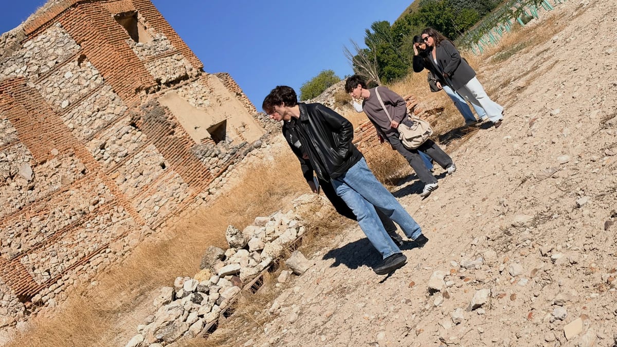 Alumnos del Máster Universitario en Conservación y Restauración del Patrimonio Arquitectónico de la UPM visitando la Ermita de Vilches en Arganda del Rey