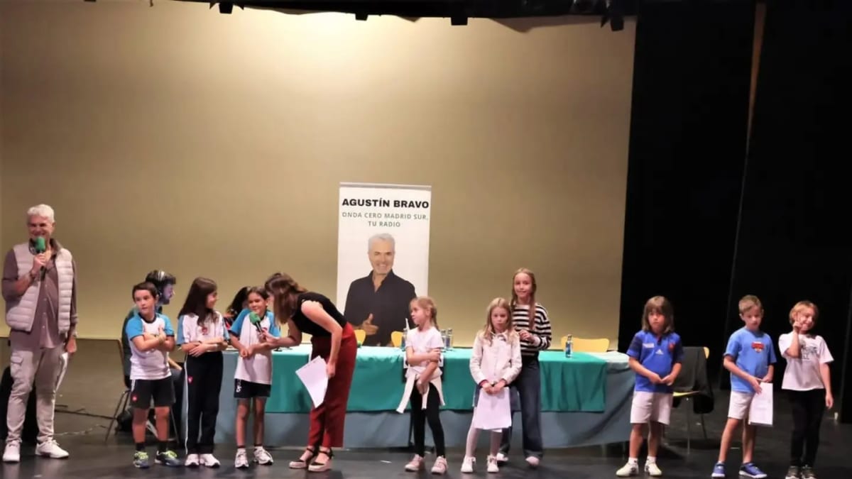 Representantes de estudiantes de colegios de Villaviciosa de Odón en el programa Más de Uno de Onda Cero Madrid Sur