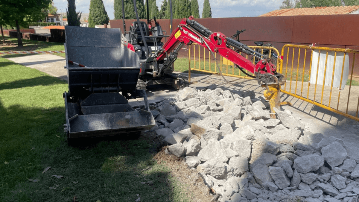 Trabajos de exhumación en la fosa común del cementerio de Cáceres