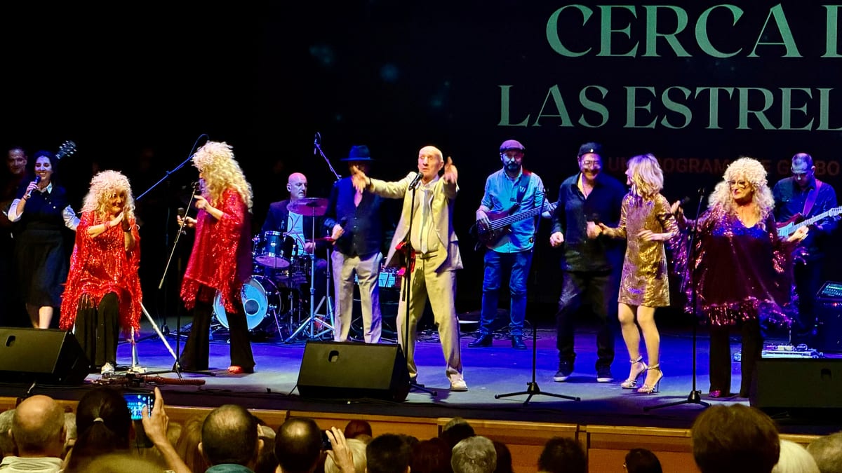 Momento de la gala 'Cerca de las estrellas' en el Teatro Francisco Rabal de Pinto con público lleno