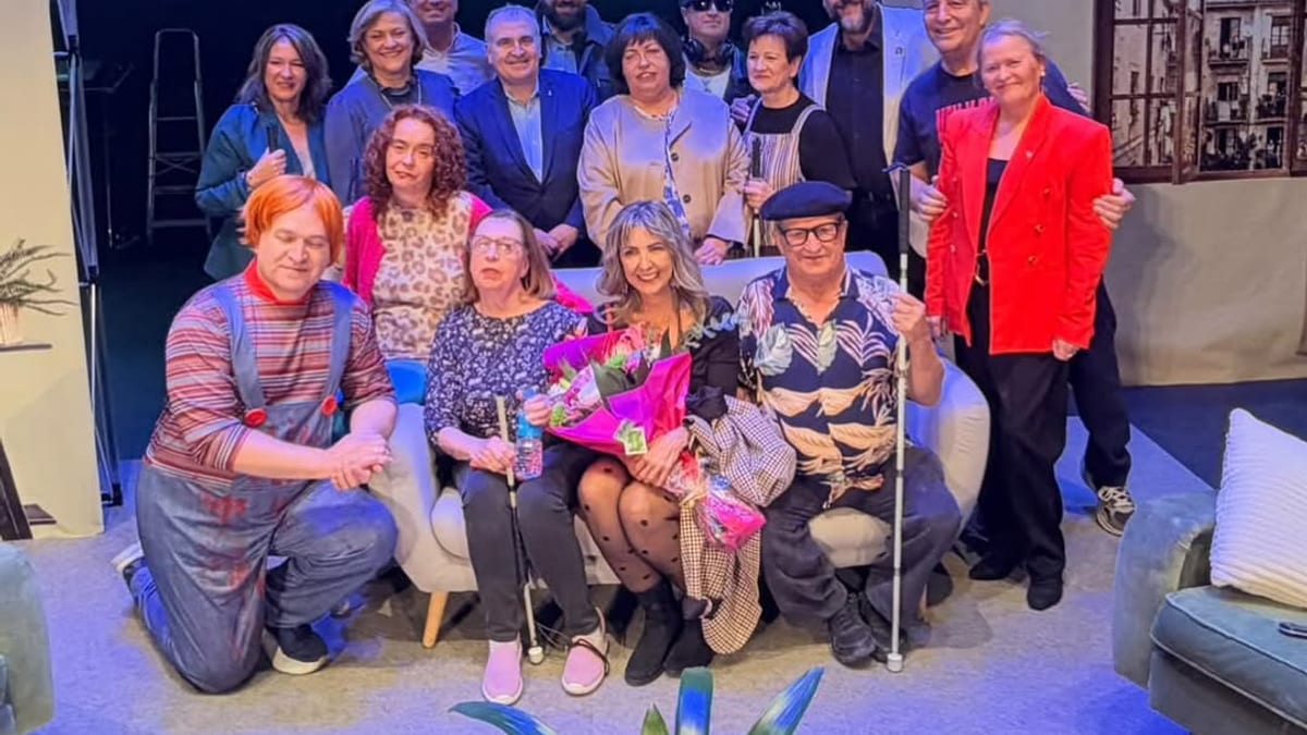Grupo de Teatro Sentidos durante la representación de La Junta en el Teatro Salón Cervantes
