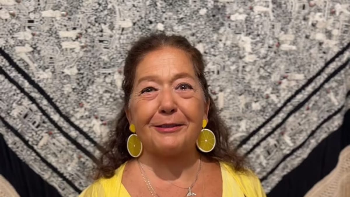 Cartel de la exposición «¿Dónde vas con mantón de Manila?» en la Casa de Iberoamérica de Cádiz