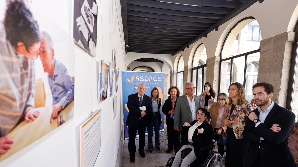 Exposición fotográfica sobre envejecimiento y parálisis cerebral en el Claustro del Monasterio de San Benito de Valladolid