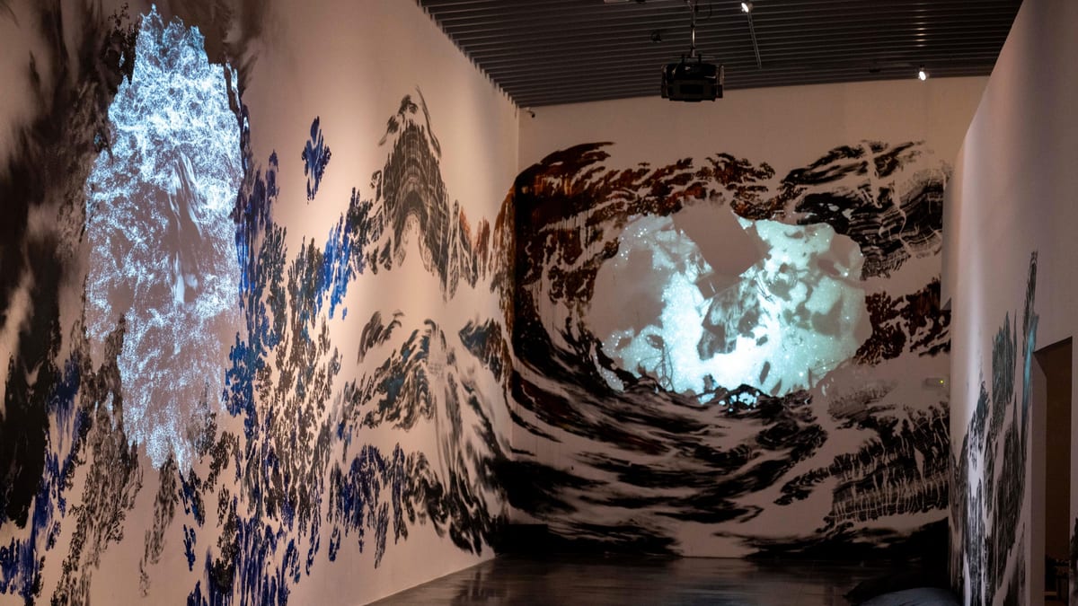 Exposición El horizonte de los acontecimientos en el EACC de Castellón con obra de Abdelkader Benchamma