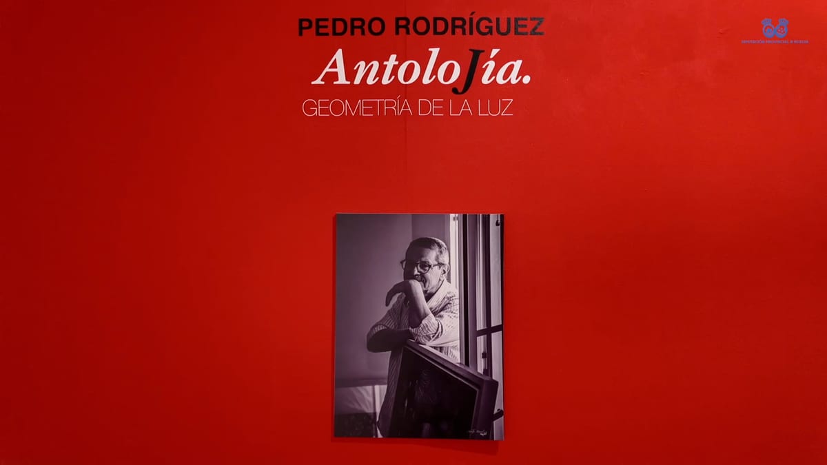 Cartel de la exposición Geometría de la luz de Pedro Rodríguez en la Sala de la Provincia de la Diputación de Huelva