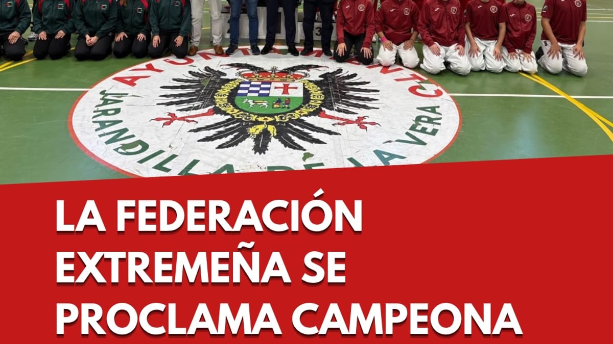 Participantes y ganadores del XXIV Trofeo Diputación de Cáceres de Kárate en Jarandilla de la Vera, con presencia del diputado de Deportes