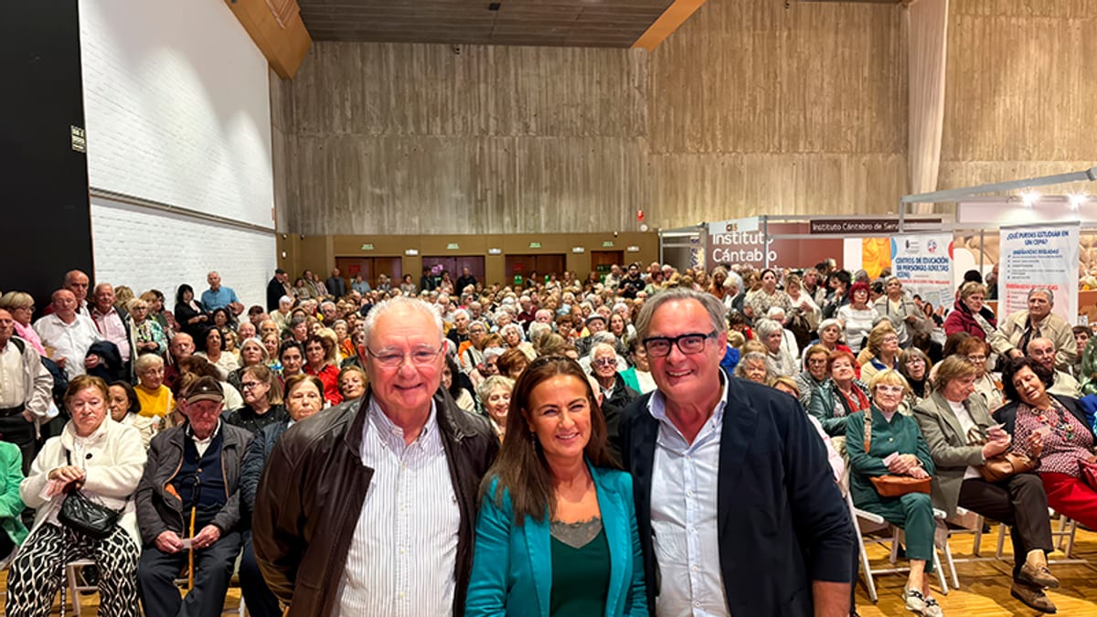 Participantes en la Feria de Mayores de Cantabria durante su última jornada de actividades