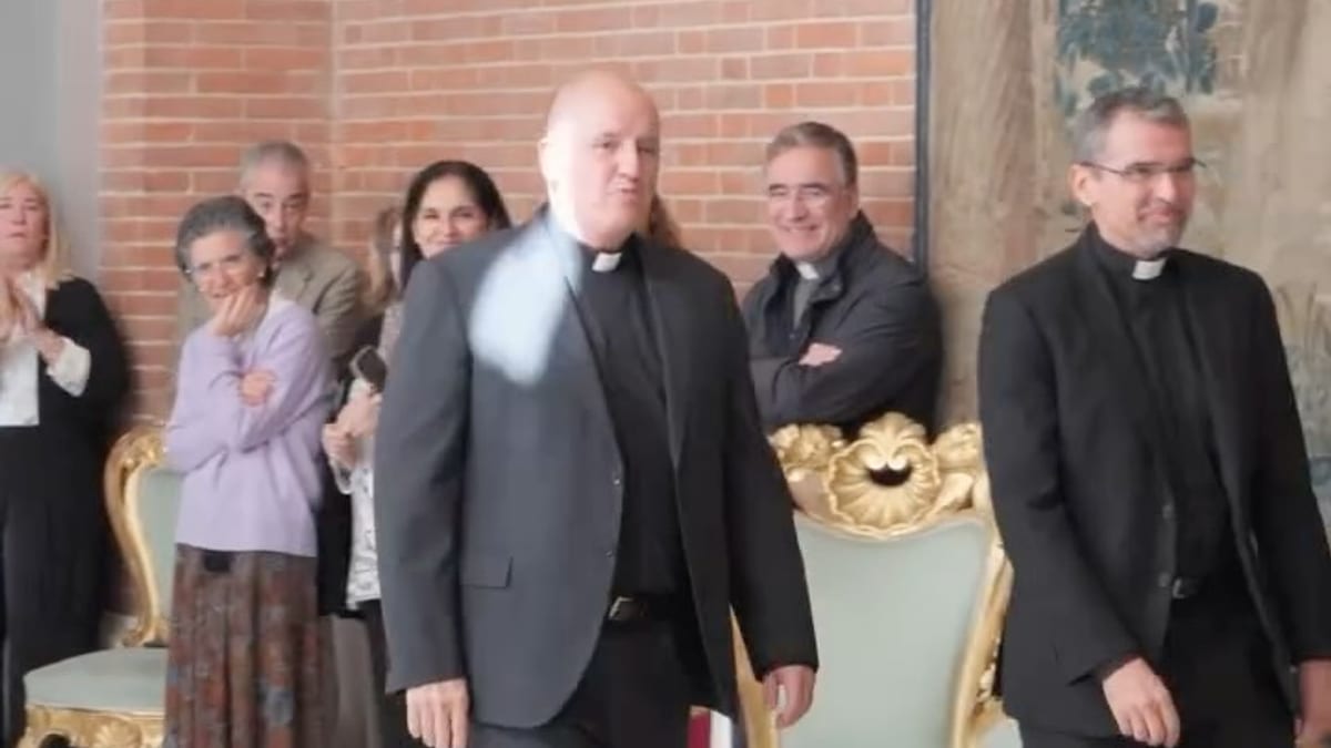 Fernando Murga y Andrés Martínez, nuevos obispos auxiliares de la Iglesia de Madrid, sonriendo tras conocer su nombramiento