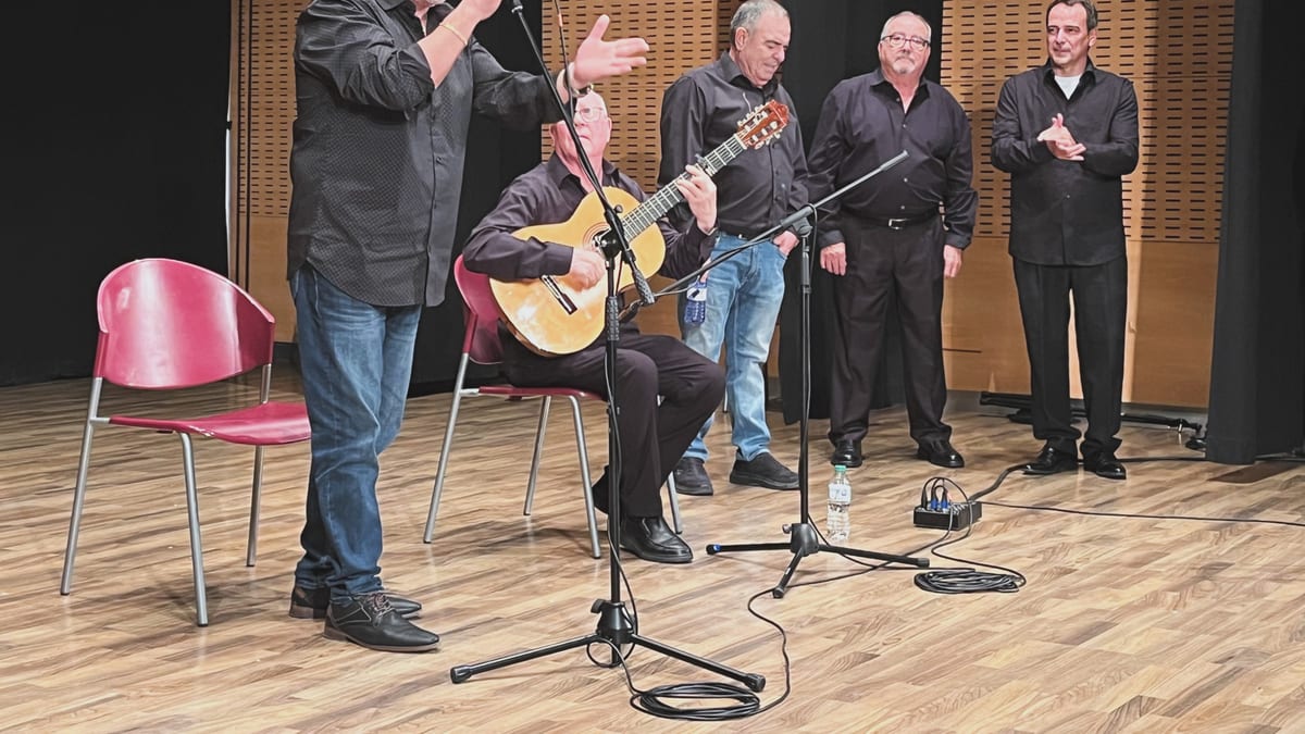 Cinco artistas en escena durante el I Festival Flamenco de Aficionados de Pinto