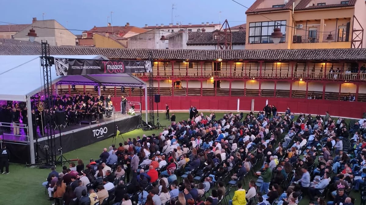 Festival de Música Procesional Musacra en la Plaza de Toros de Toro con participación de agrupaciones musicales