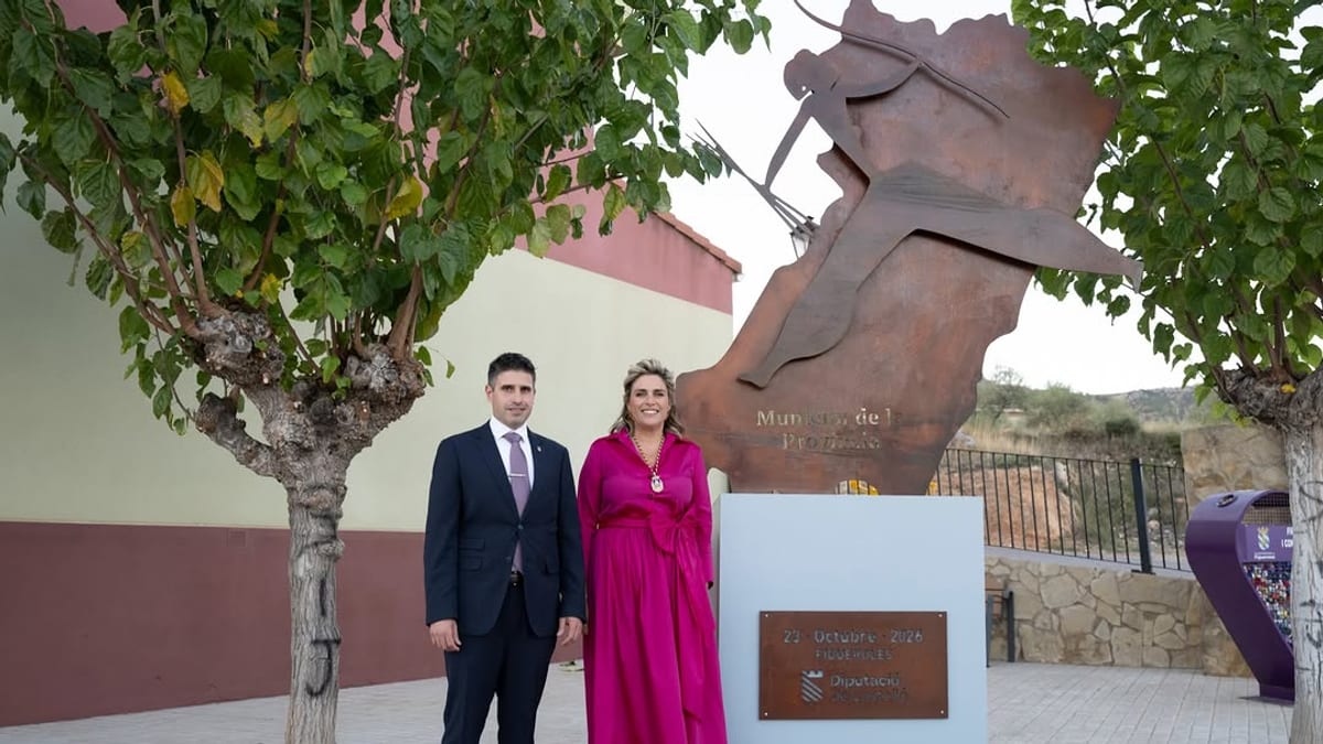 Escultura conmemorativa del Día de la Provincia 2026 inaugurada en la entrada de Figueroles
