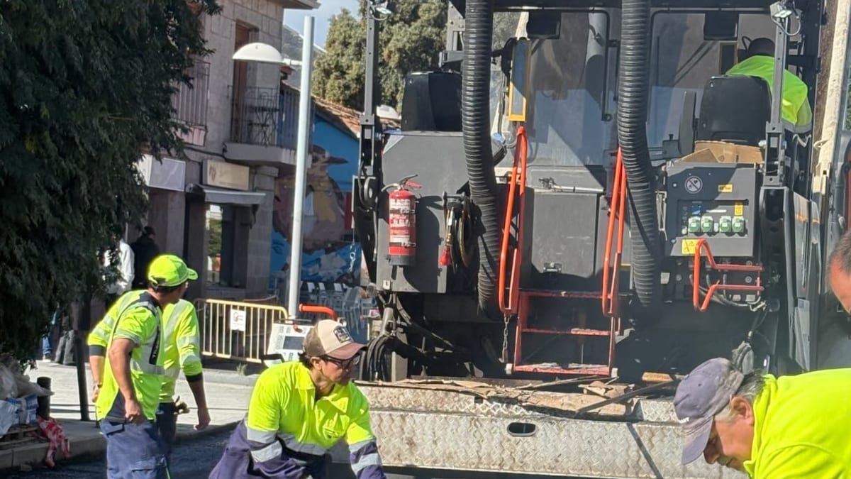 Trabajos de asfaltado en la calle Jesusa Lara de Torrelodones