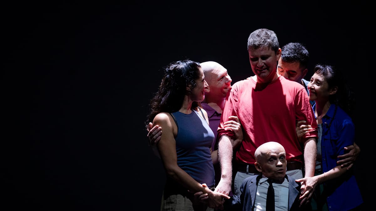 Escena de la función de 'Cerebro' de Nproletario en el Teatro del Títere Tía Norica durante el 41 Festival Internacional de Teatro de Cádiz