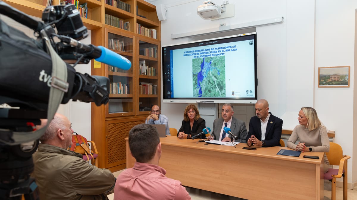 Roberto Media, de la Consejería de Fomento, presenta el proyecto de mitigación de inundaciones en el entorno de Solvay